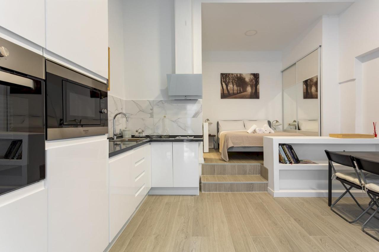 1 Bedroom 1 Bathroom Furnished - Av De America - Studio - Mintystay Madrid Buitenkant foto