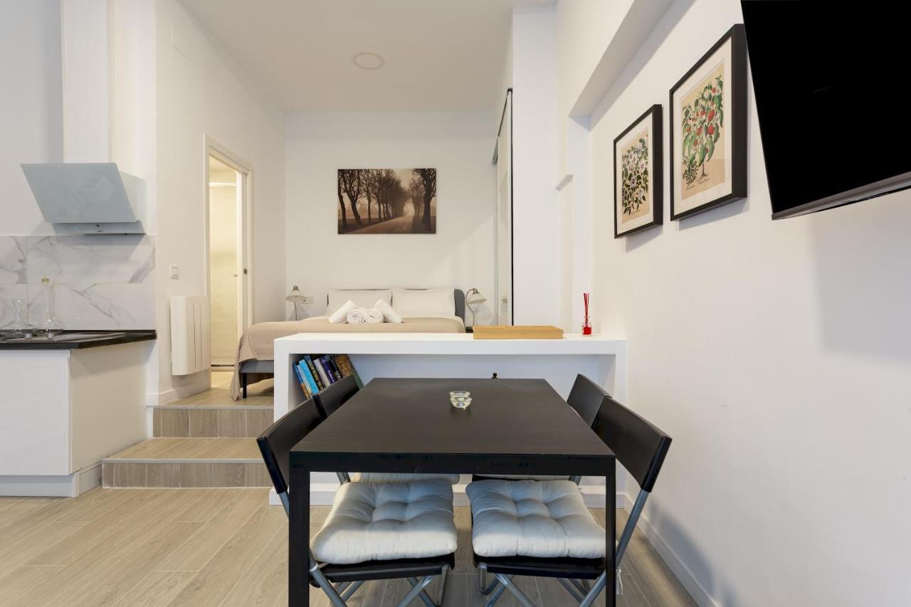 1 Bedroom 1 Bathroom Furnished - Av De America - Studio - Mintystay Madrid Buitenkant foto